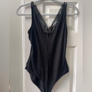 Red by BKE Black Lace Trim Bodysuit V-neck Size M